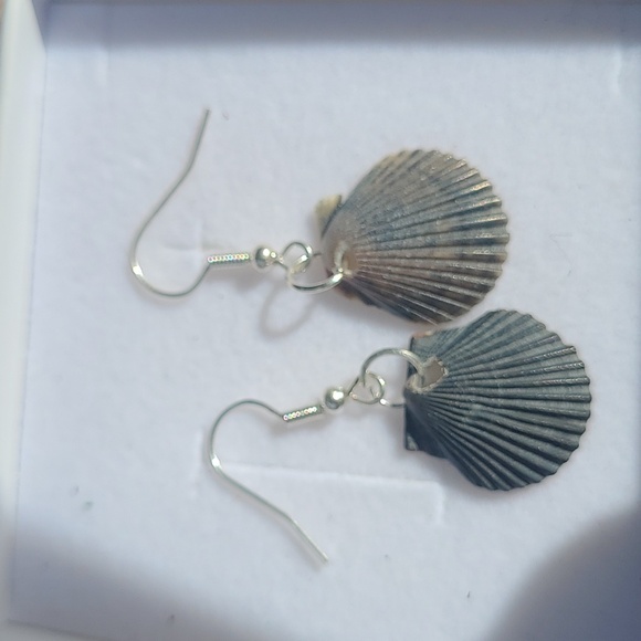 Shell earrings - Picture 3 of 4
